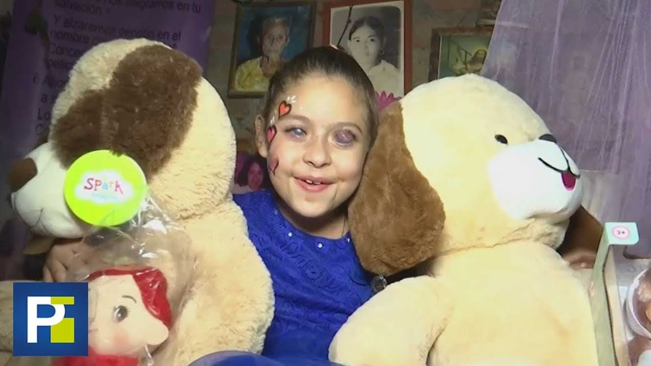 La generosidad hizo realidad el sueño navideño de esta niña, que solo pedía una muñeca a Santa Claus