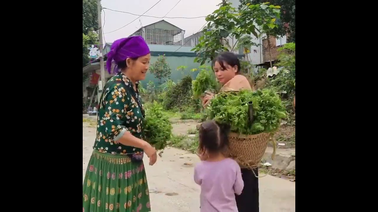 &ldquo;Inspiring 16-Year-Old Single Mother Earns from Nature&rsquo;s Gift: Wild Vegetables for Sale&rdquo;