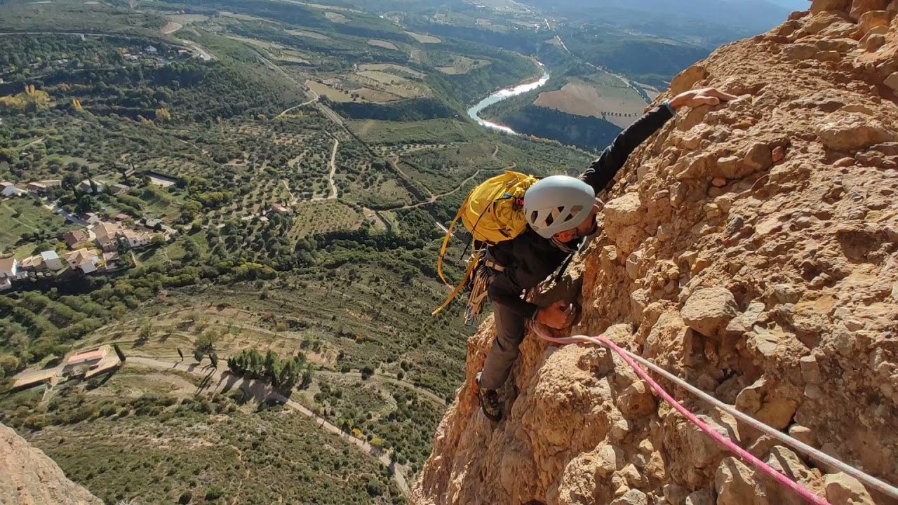Vía Normal al Puro. (235m - 6b). Los Mallos de Riglos. Octubre 2021.
