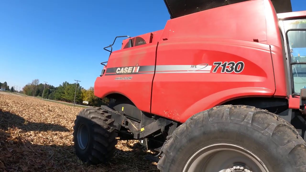 Closer Look with Big Red - Grease Break - CASE IH Farmers - Axial-Flow® 7130 - Magnum 290 Harvest 20