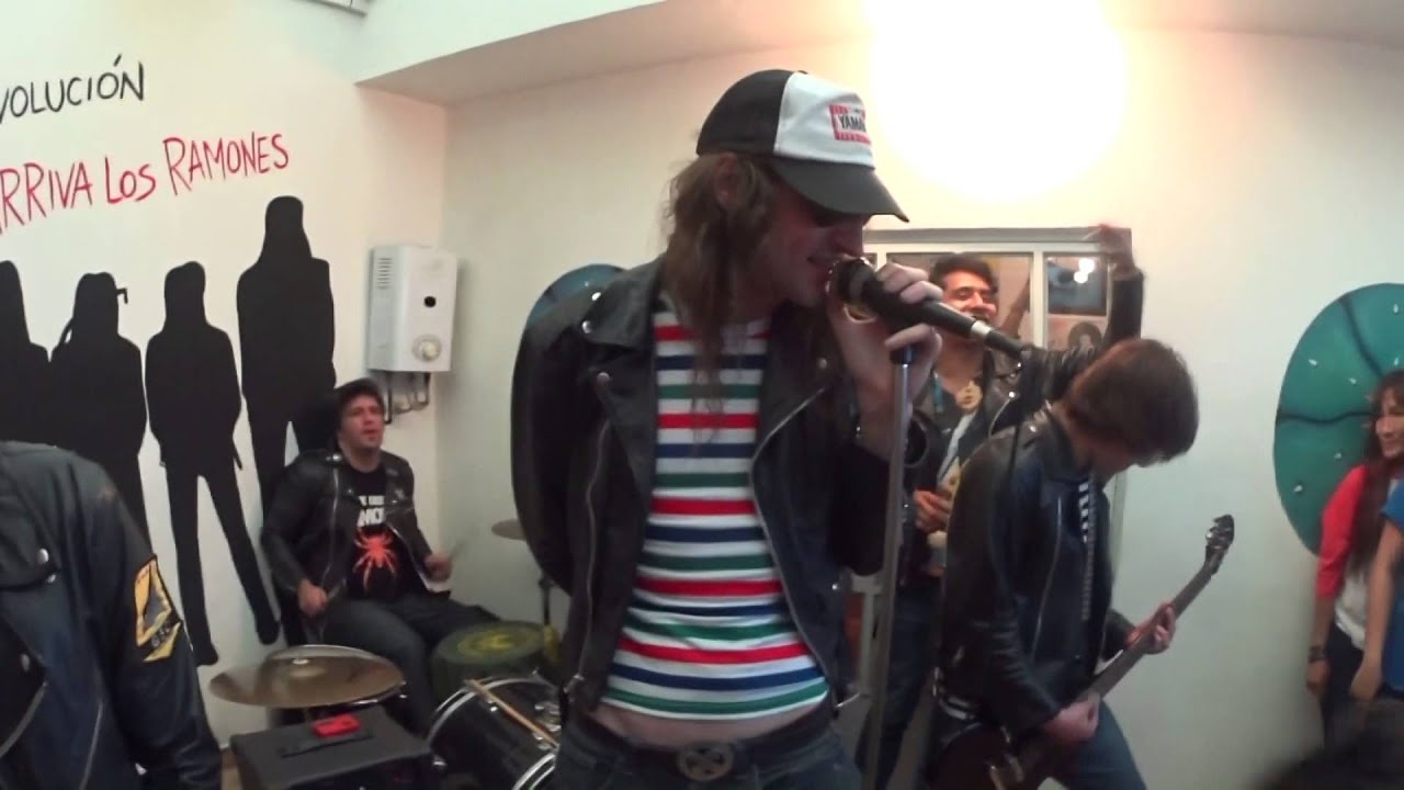 EXPULSADOS - TRISTE(CASA CLUB RAMONES MÉXICO)