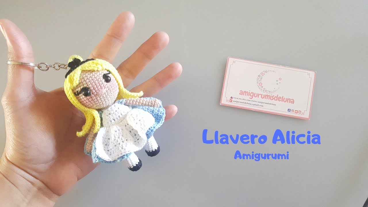 Como tejer LLAVERO ALICIA AMIGURUMI a CROCHET paso a paso (English subtitles)