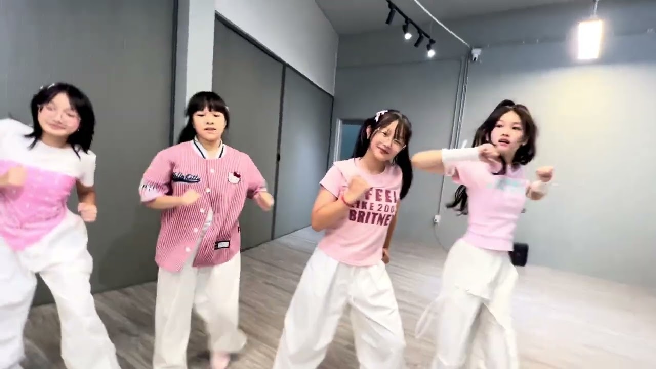 Cùng vỗ tay cho các bé iu của T&9 🥰 @T9DanceStudio 