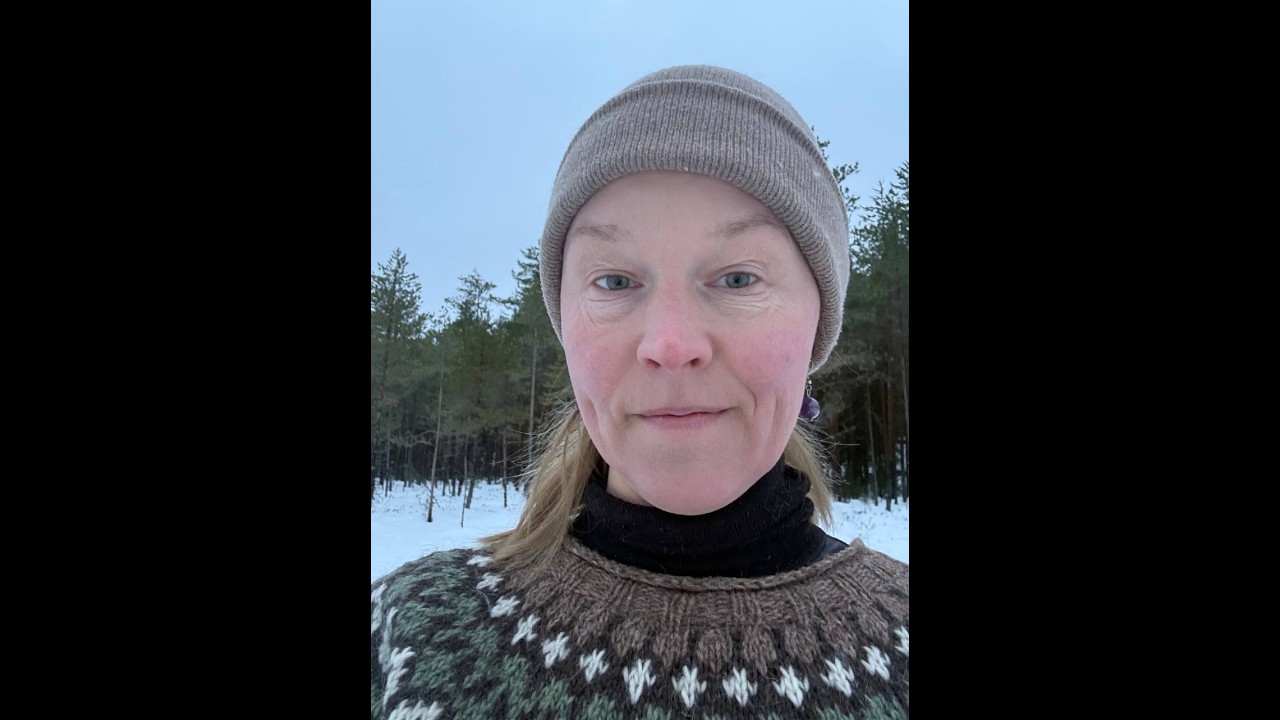 Linjautuminen lammen jäältä: vesi ja muistaminen