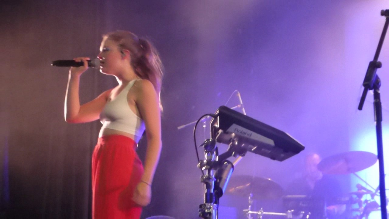 Maggie Rogers - Dog Years (HD) - Electric Brixton - 21.06.17