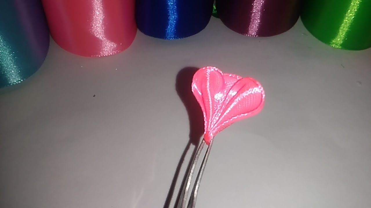 Новый Лепесток - сердечко из атласной ленты. Канзаши МК\ サテンリボンの花\ Flower of satin ribbons