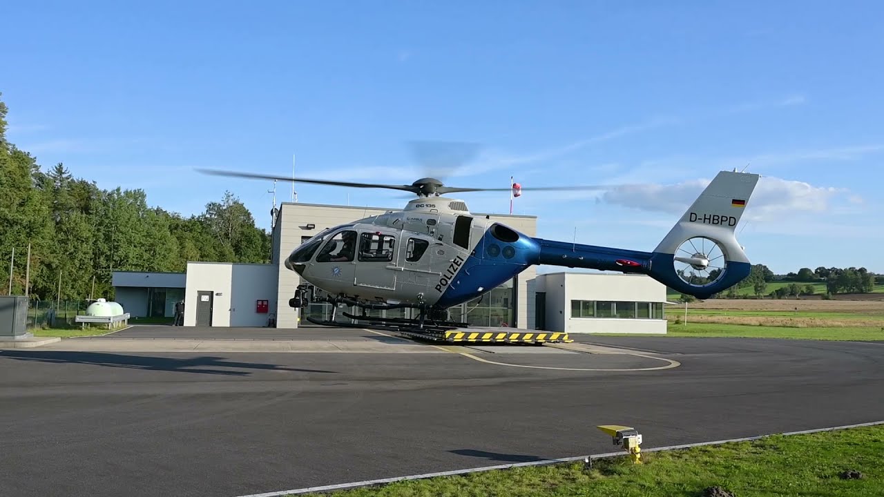 Polizeihubschrauber D-HBPD Edelweiß 4 beim Start in Weiden in der Oberpfalz