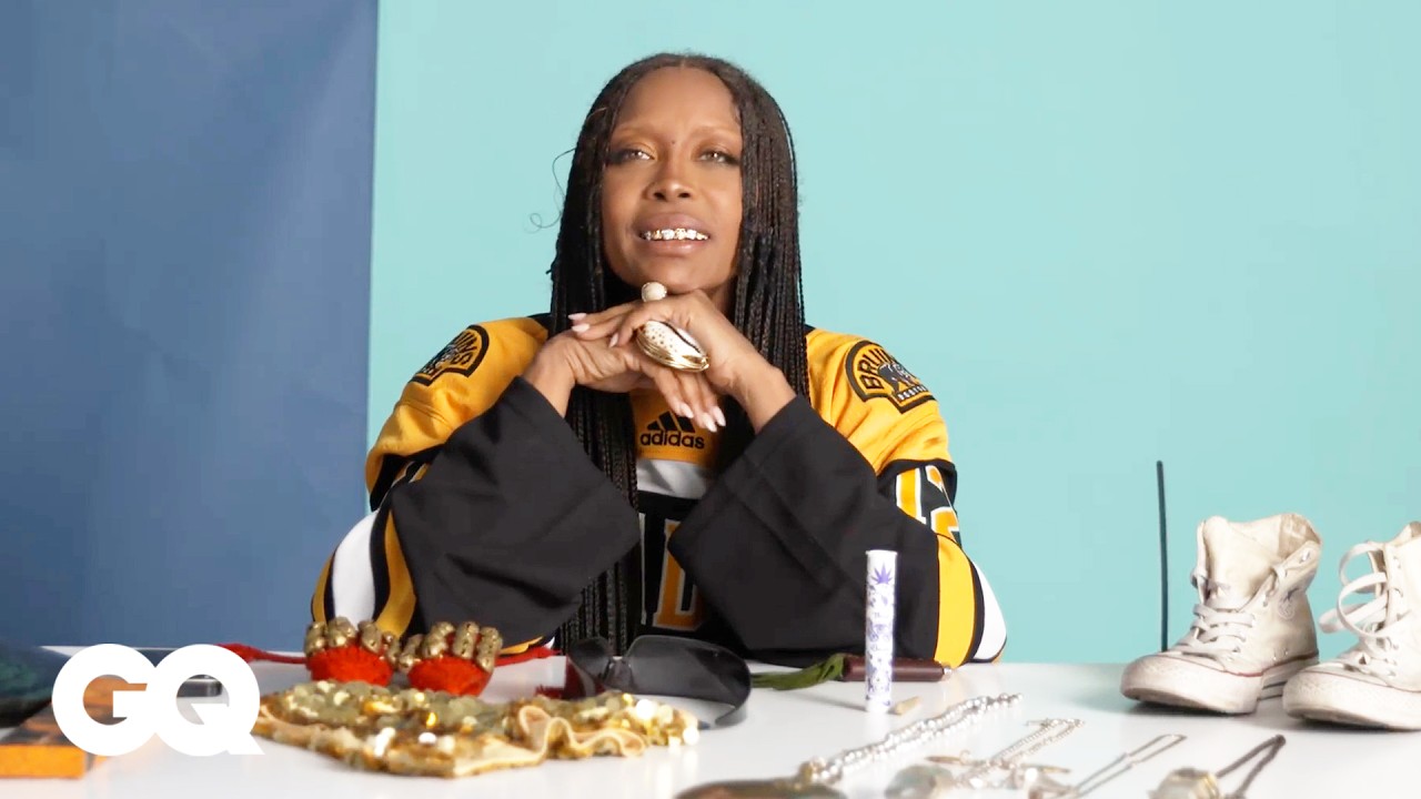 ERYKAH BADU: 10 Dinge, ohne die die Sängerin nicht leben kann | 10 Essentials | GQ Germany
