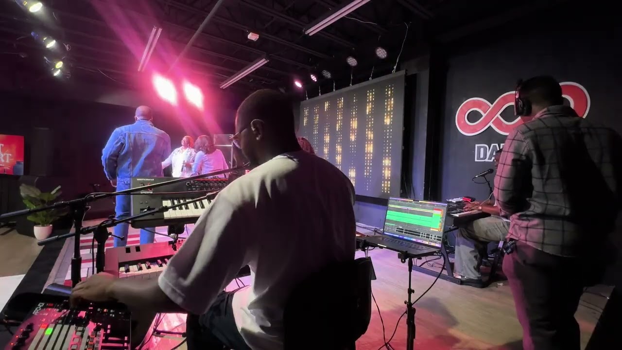 Sunday Praise & Worship – Jehovah × Your Great Name (Live Worship Set)