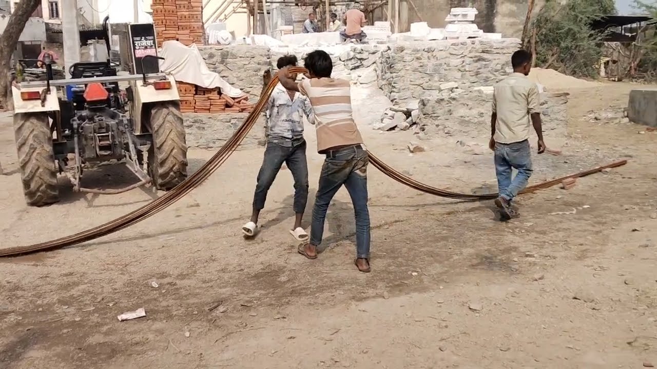 सरिया का बैंड निकालने का काम कर रहे हैं #rcc#कंस्ट्रक्शन #वायरल वीडियो 🏠🏠🏠🏬🏬