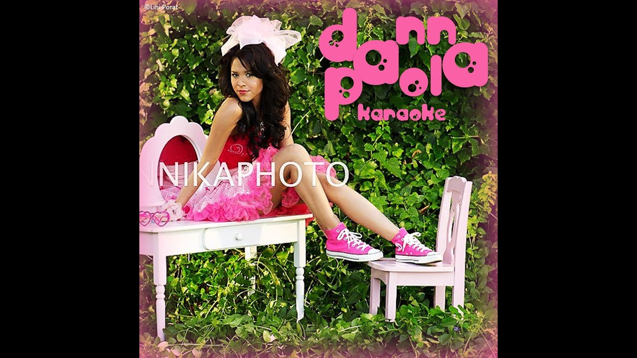 Danna Paola - Danna Paola (Karaoke) - EP - 6. Mundo de Caramelo (Versión Acústica) [Karaoke]