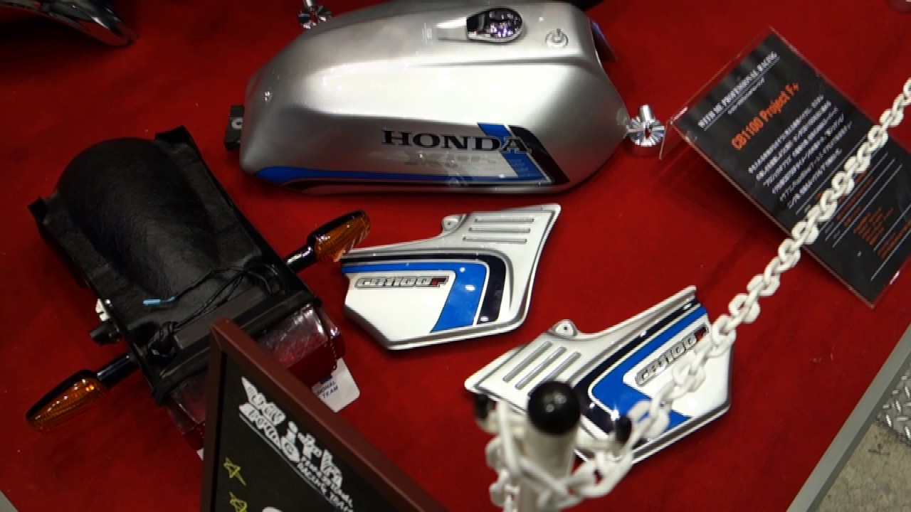 東京モーターサイクルショー2017　ウィズミーCB1100 Project F 外装脱着実演