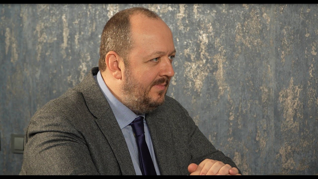 Adrian Papahagi: „E destul Iisus Hristos să mă mântuiască. Nu Simion sau Băsescu sau Ciolacu!”