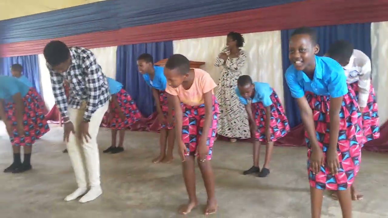 Israel mbonyi - Niba ushaka kugira ubwiza featuring Arise and Shine & DUSENGE Elie