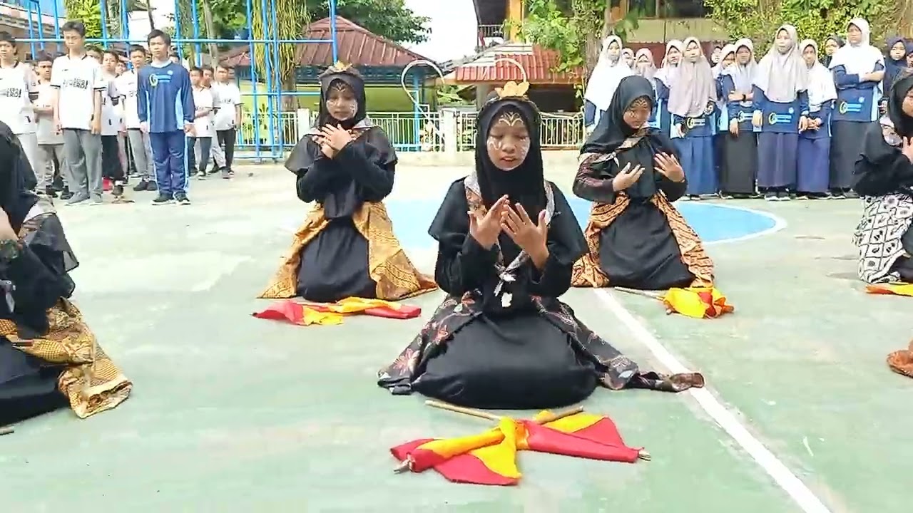 penampilan spektakuler tarian kolaborasi pramuka