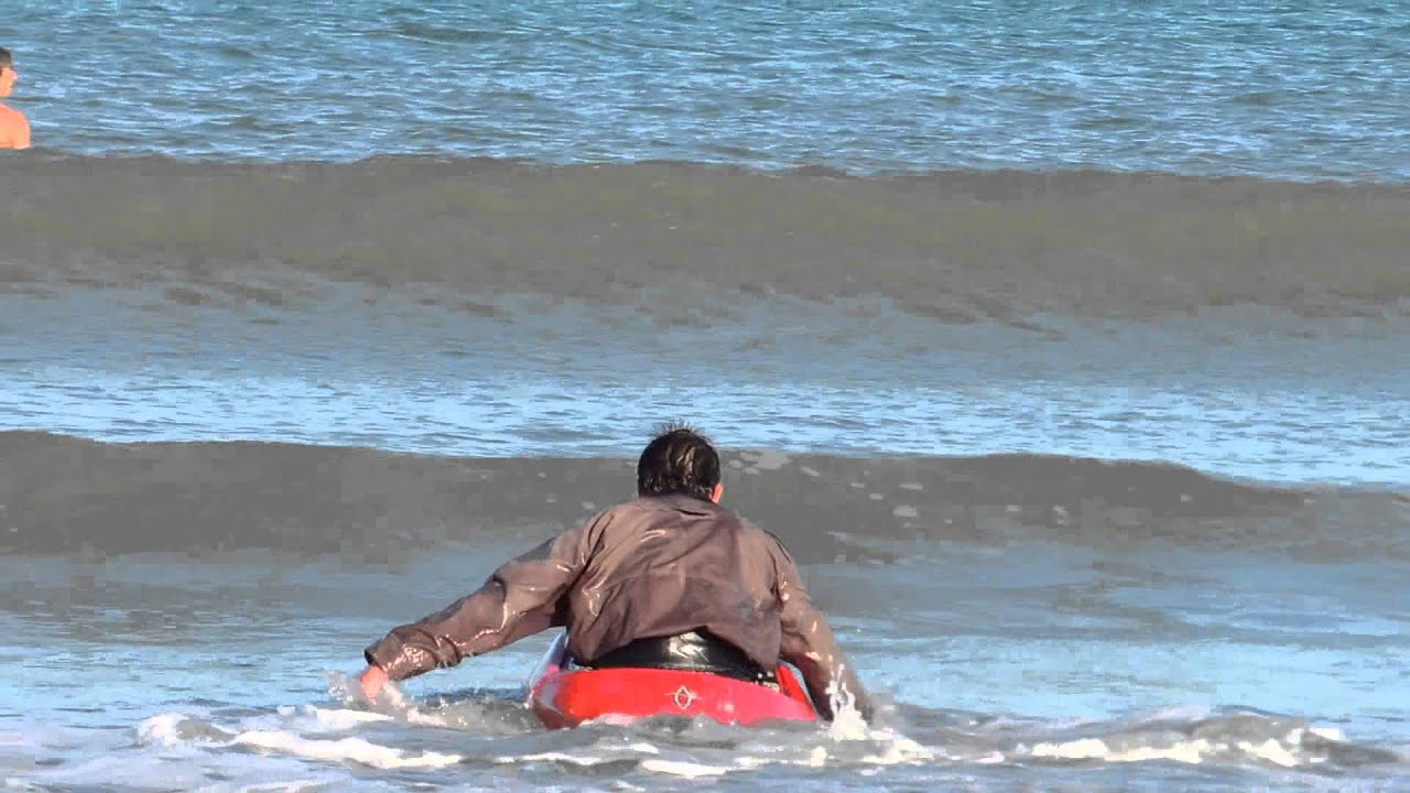 Un dia de olas chicas... pasan estas cosas - Kayak Surf