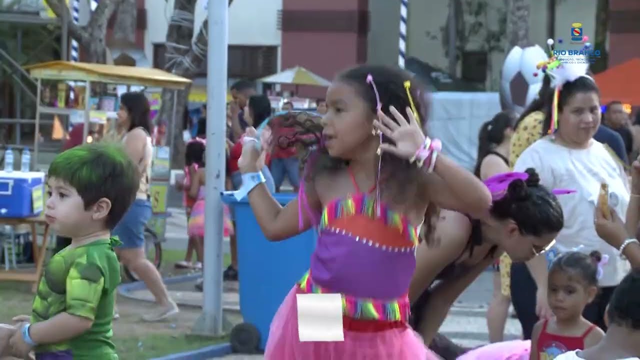 Terceiro dia do Carnaval reúne crianças, idosos e cadeirantes em clima de alegria e esperança