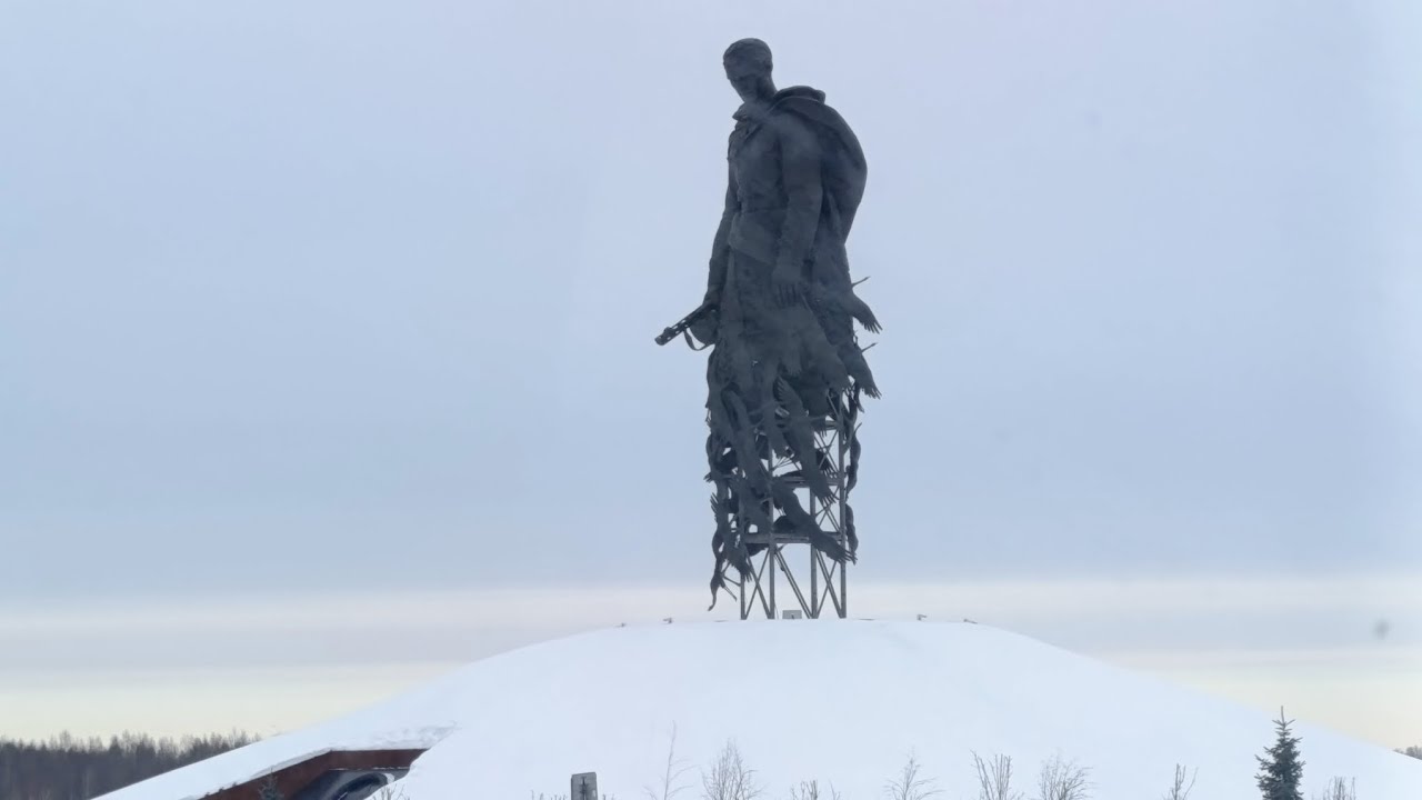 Во льду, в снегу и разбитые дороги во Владимирской области. Заехал в шинку на балансировку колёс.