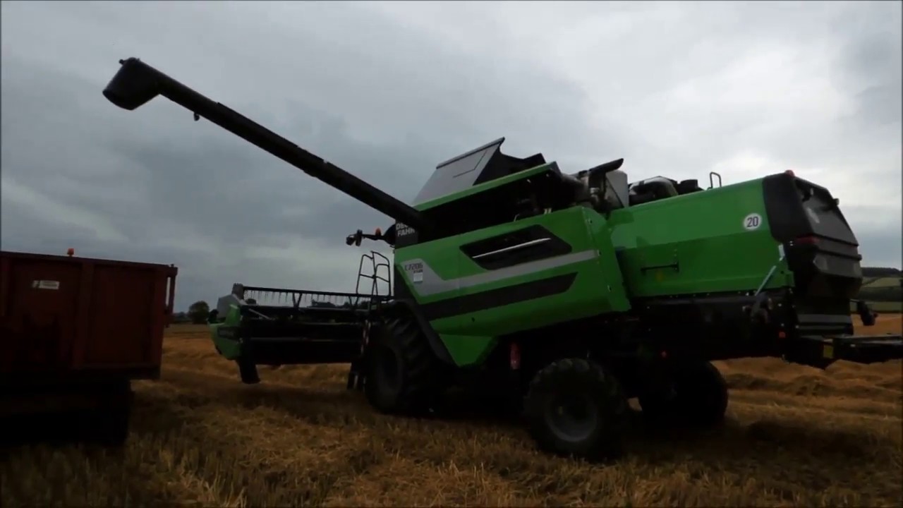Deutz Fahr C7206 Combi Busy Harvesting Wheat