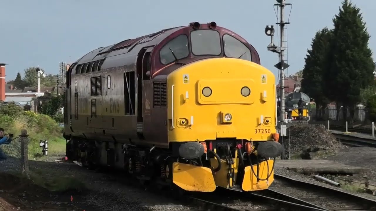 1st Taste of 65 Years of the Class 37 at the Severn Valley Railway Kiddeminster on Sat.04.10.2025