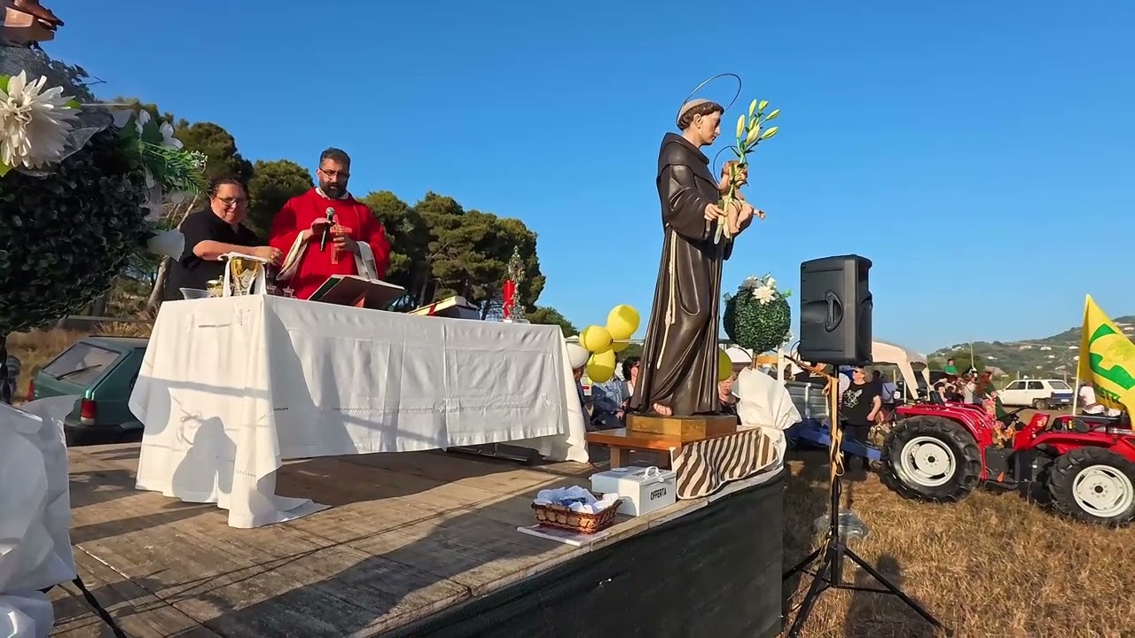 Agropoli, località baia di Trentova - Pentecoste, messa di S. Antonio e benedizione dei trattori.