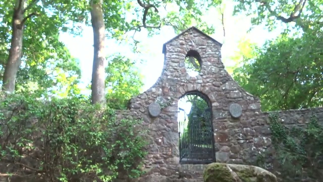 Beautifully sited Welsh Prime Minister David Lloyd George's grave Llanystumdwy Gwynedd Cymru/Wales