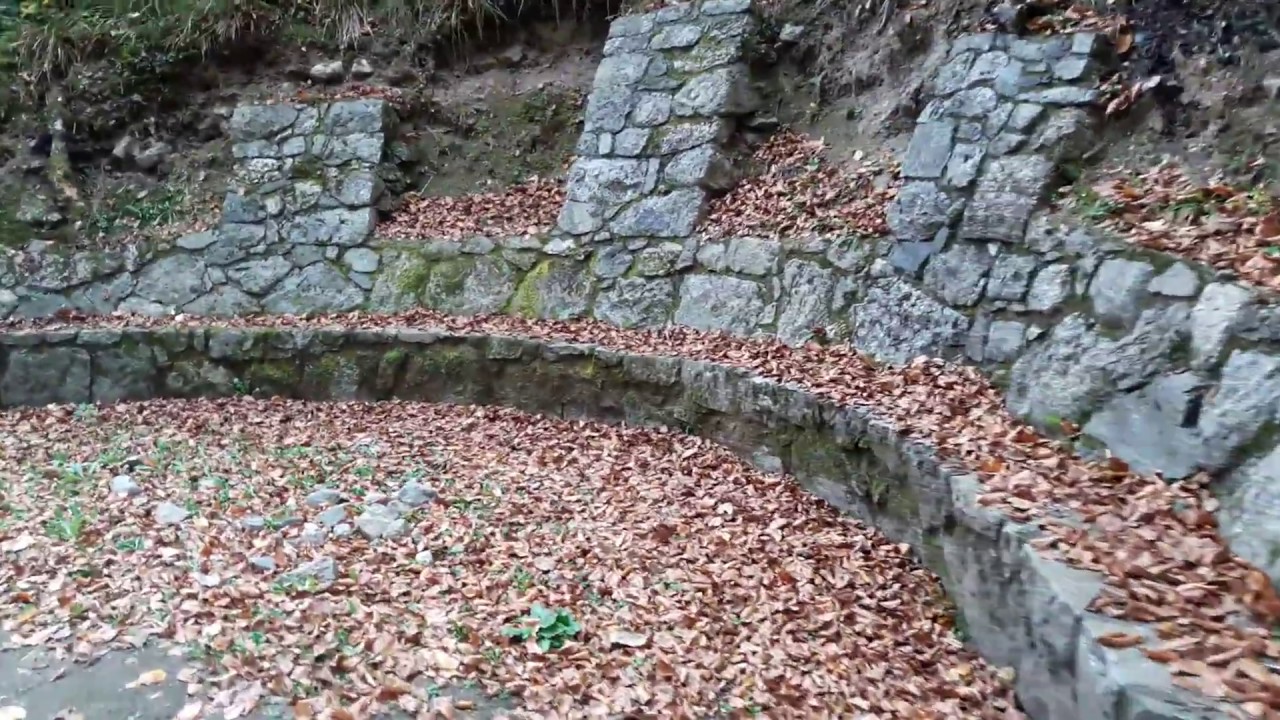 Balade sur le chemin de la Raill&egrave;re en allant aux thermes des Griffons