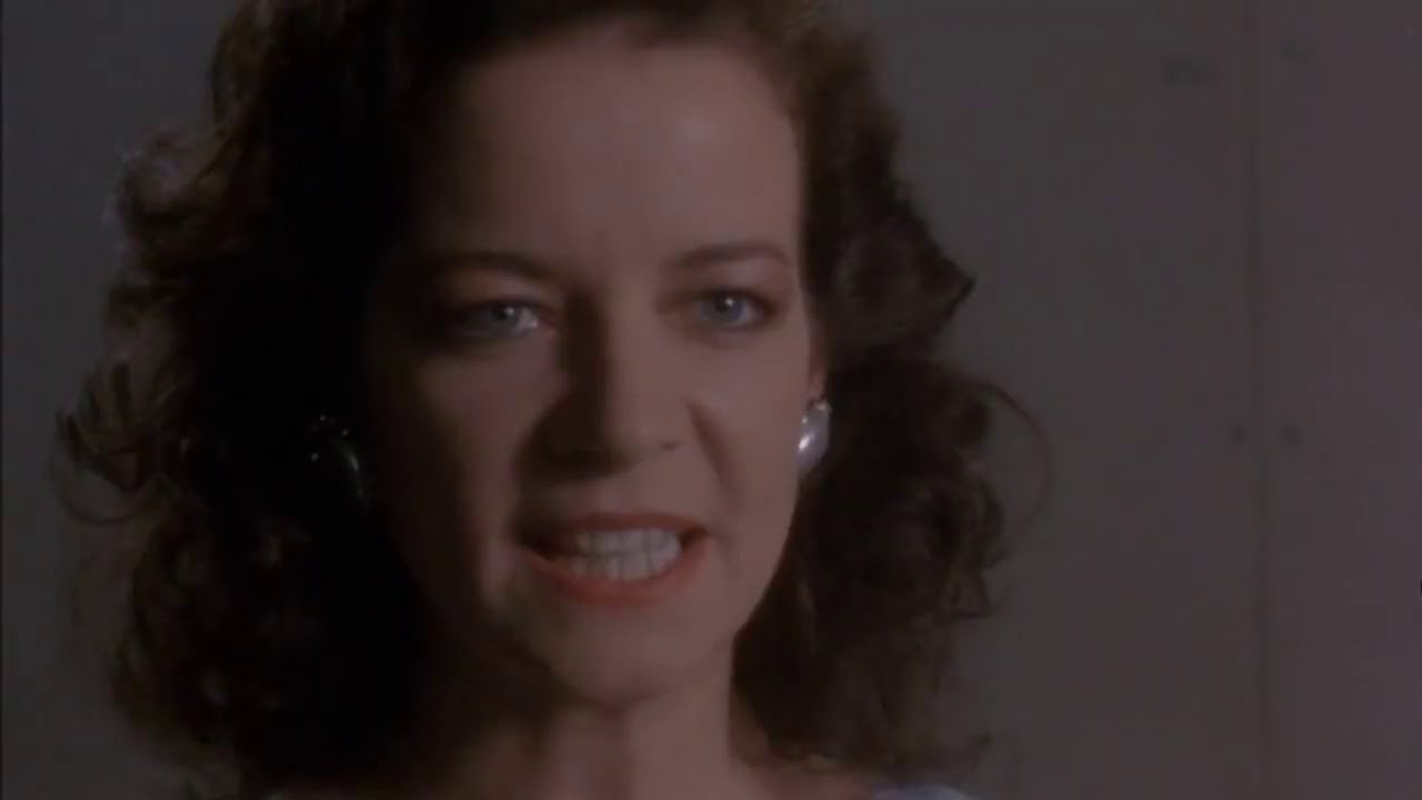 Kirsty and Julia Meet Again (Hellbound: Hellraiser II 1988)