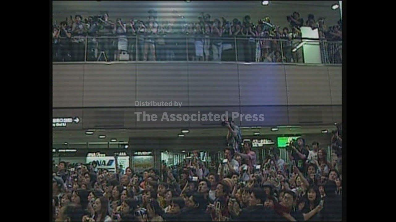 The Beckham's arrive in Tokyo
