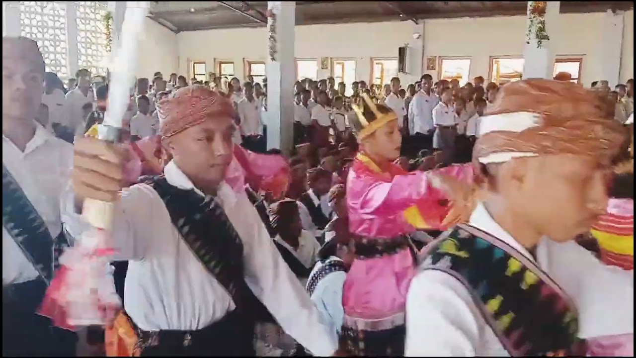 Seisi Gereja Merinding#Koor Adat Manggarai 2023#Uskup Ruteng