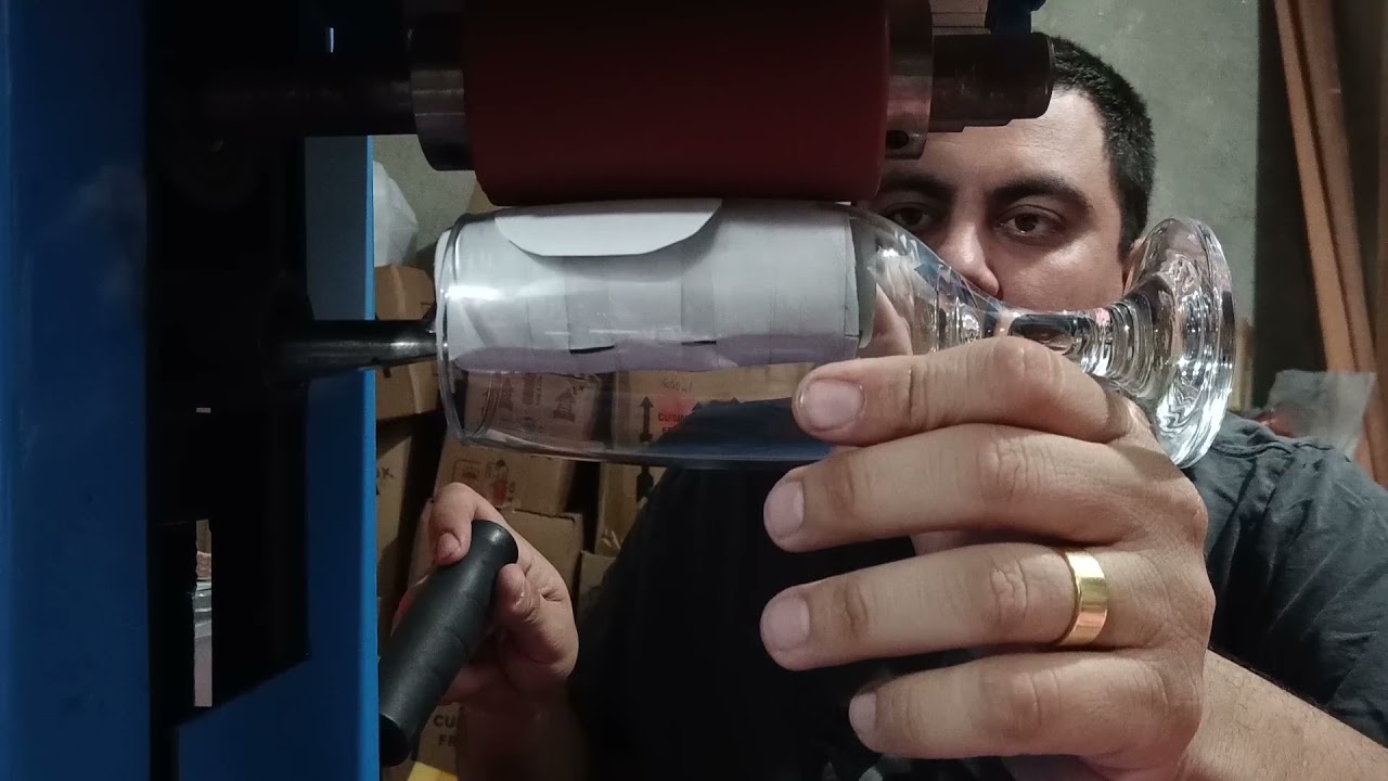 Personalizando taça de vidro no transfer laser.