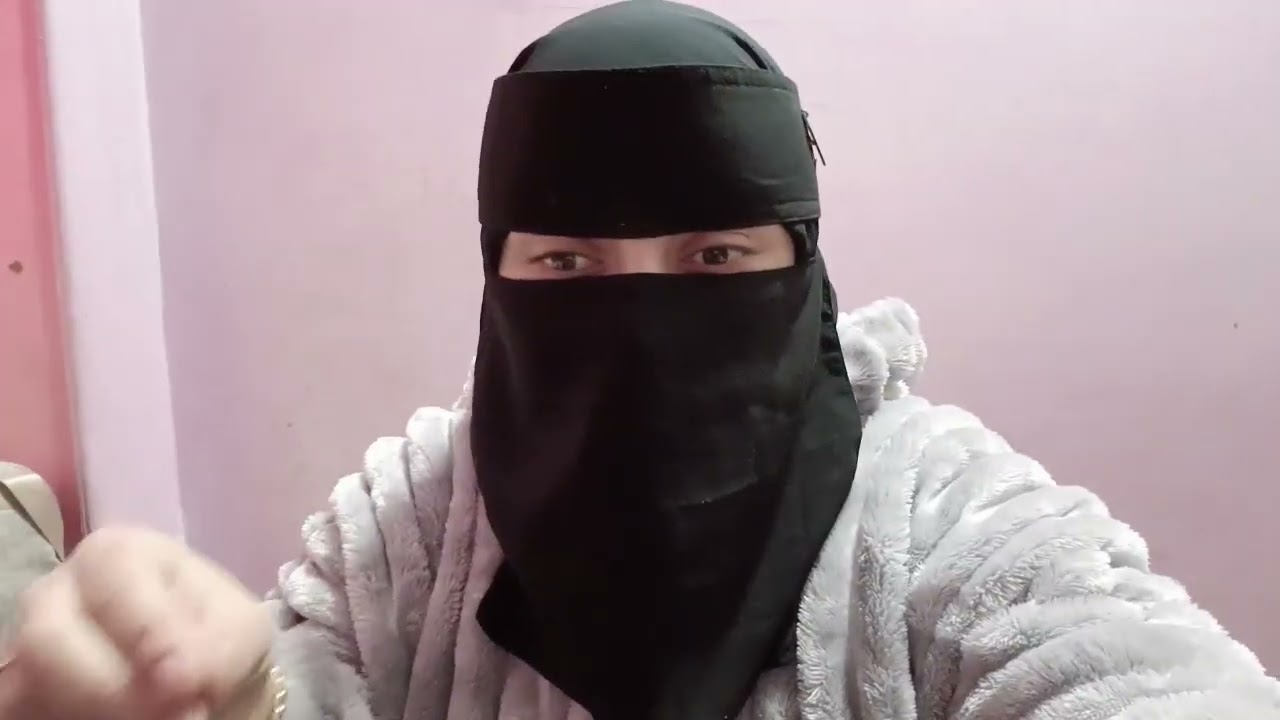 ايوه انا عايشه دور القويه انتي مالك بقي 😂 في جيه انا مش عجباكي متسمعنيش#اكسبلور 