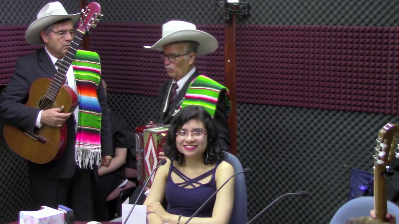 Adela Castro y el nacimiento de una gran locutora; Ca&iacute;n y Abel, Mi primer amor - Mart&iacute;nez Serrano