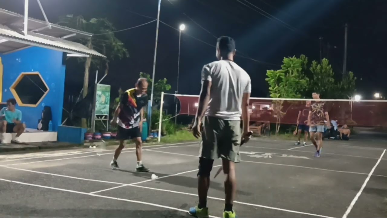 Badminton happy game