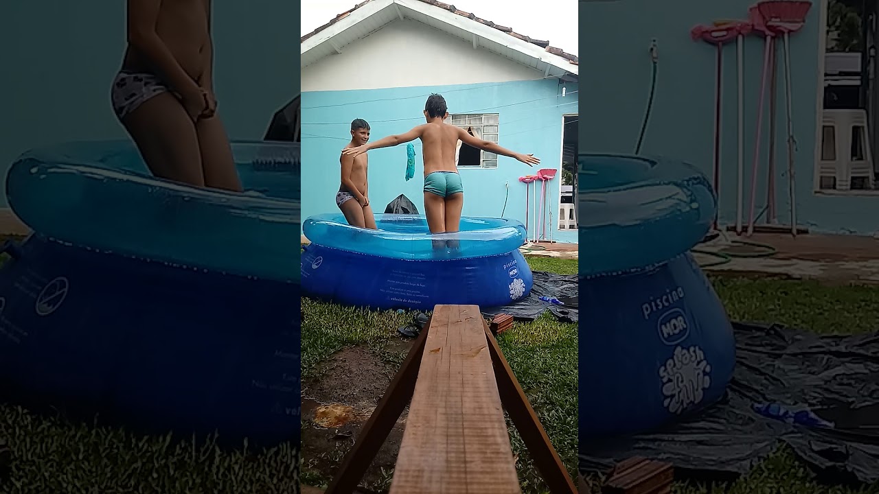 Bricando da piscina