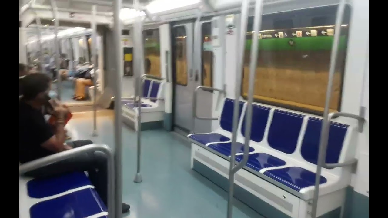 Metro L3 Trayecto Sants Estació - Paral-lel en serie 2005 y TMB L2 cruces de Series 9000