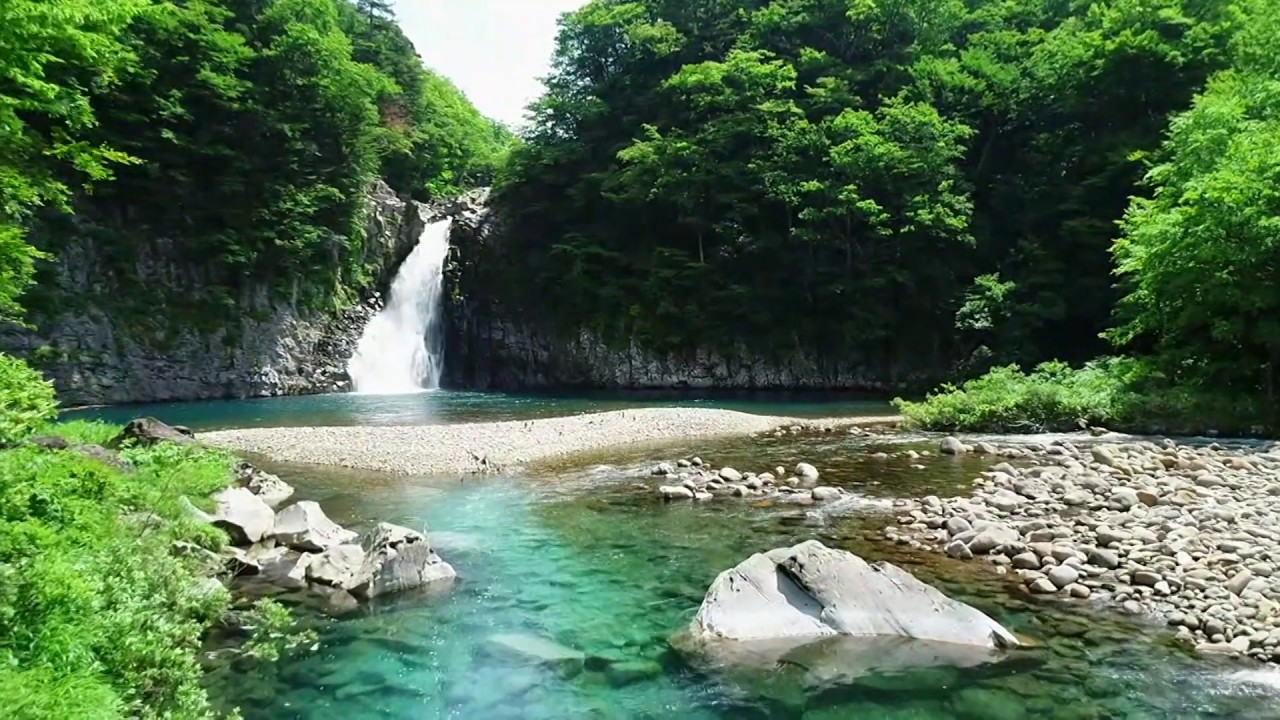 【秋田　神秘の自然】法体の滝