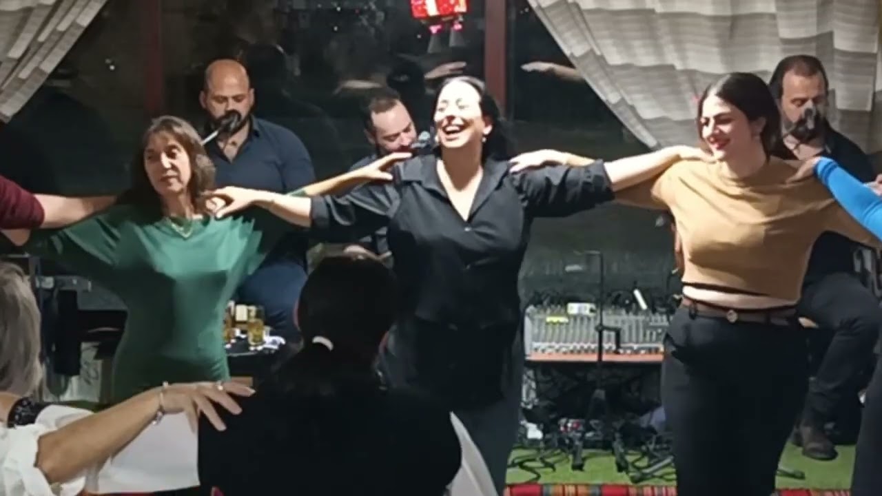 Νίκος Βεζυράκης-Μια όμορφη βραδιά στην ταβέρνα Αλλιώτικο στο Μακρύ Γιαλό Σητείας