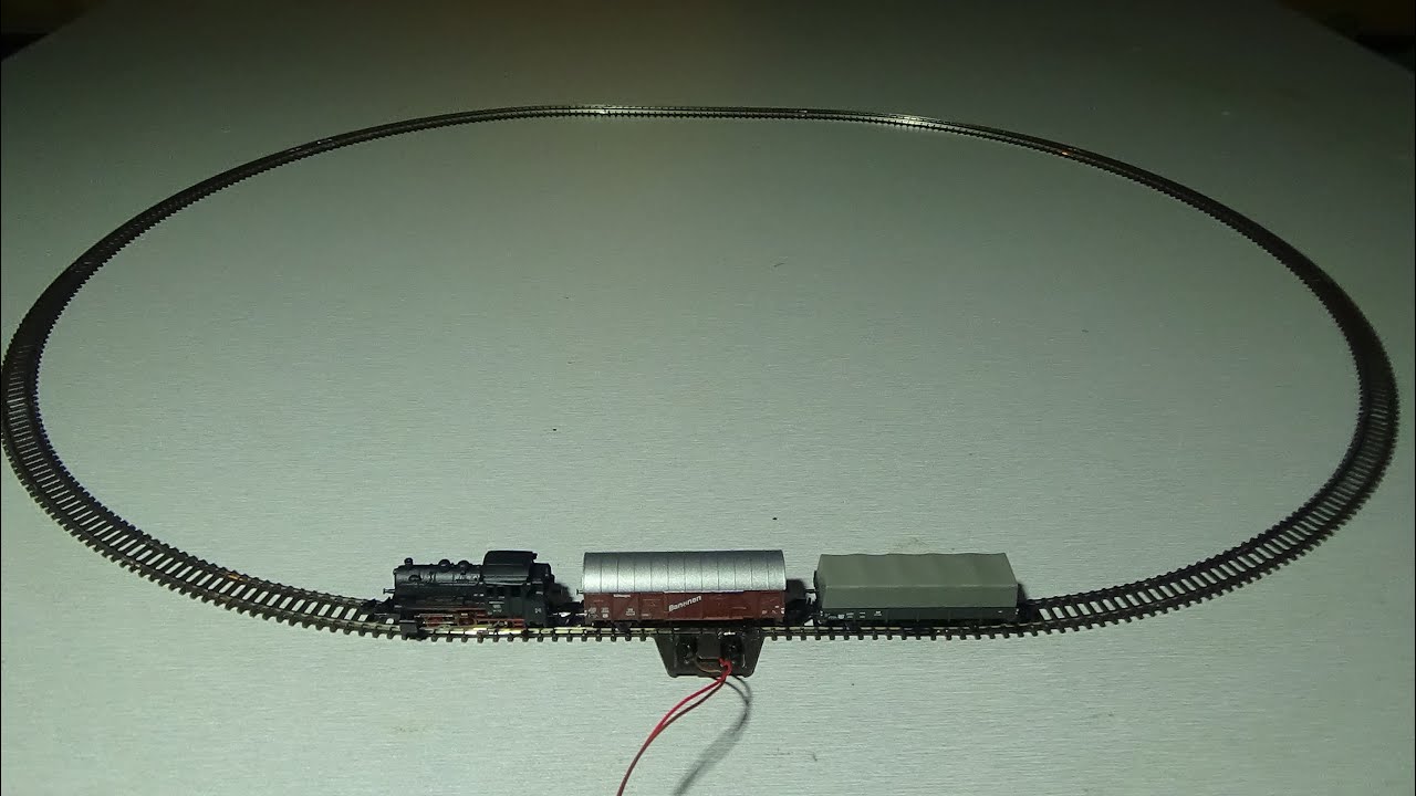 A start in Marklin Z gauge, starter set, unboxing video
