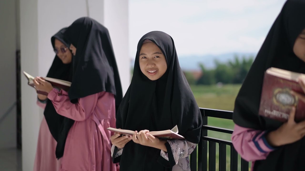 Video  Profil Pesantren Tahfizh Daarul Qur'an Putri Malang
