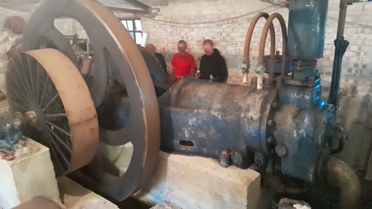 MONSTER CROSSLEY ENGINE COLD START  Crossley gas engine