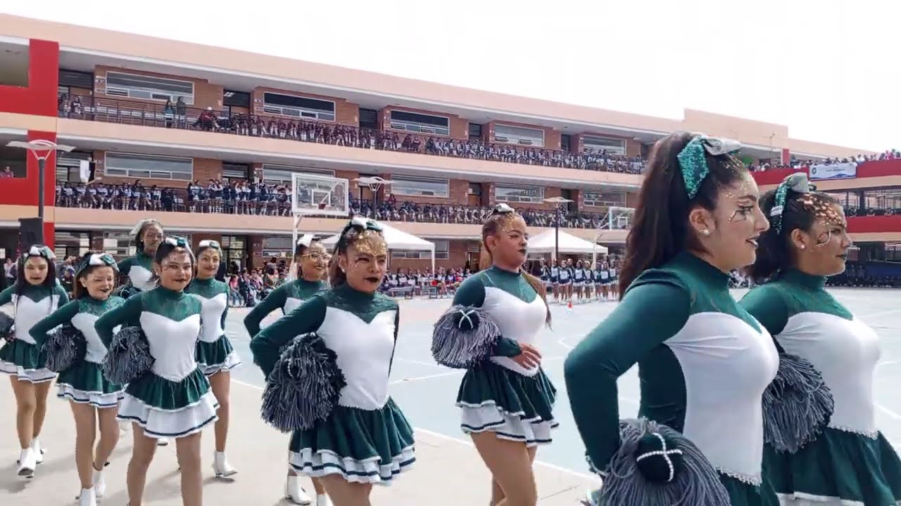 Bastoneras de la Unidad Educativa "Quito Sur" - Primera Copa "Rompiendo Esquemas" U.E.M.CALDERÓN
