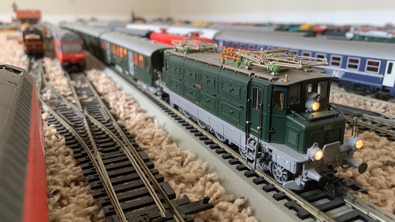 An authentic model of SBB CFF FSS Ae 3/5 I locomotive with lightweight steel carriages train