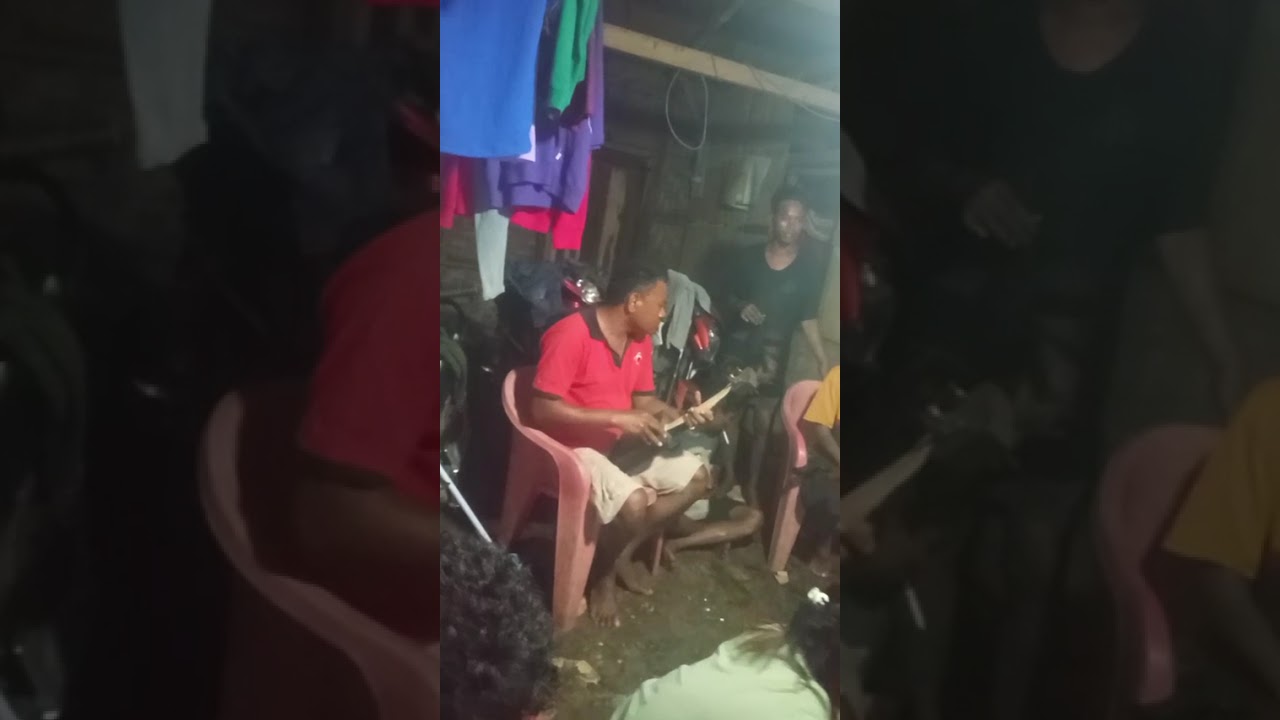 SENIOR TURUN TANGAN MAIN GITAR