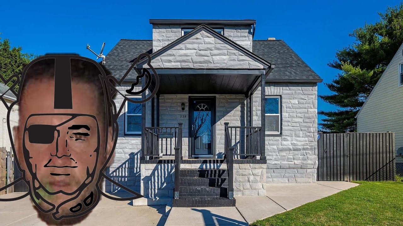 Nick Reviews a Goth Raiders Fan's House