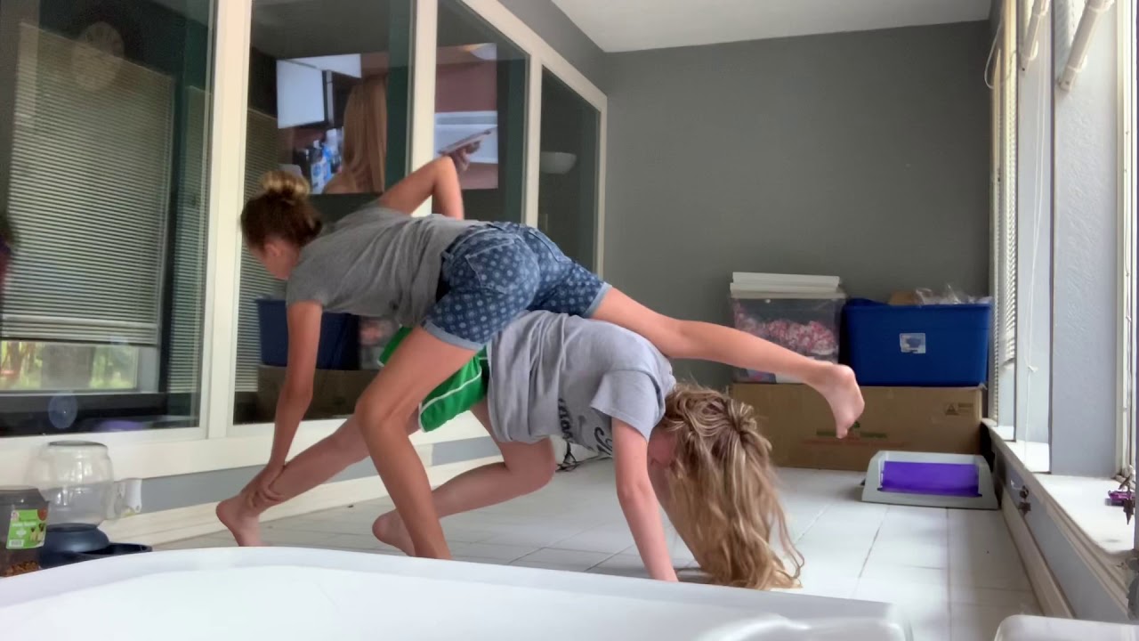 trying yoga poses!!!😶
