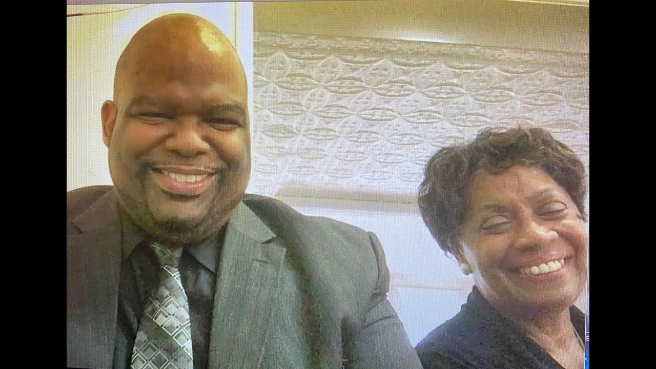 Nate McNair and Evangelist Rubenstein McClure sings in a spontaneous performance.