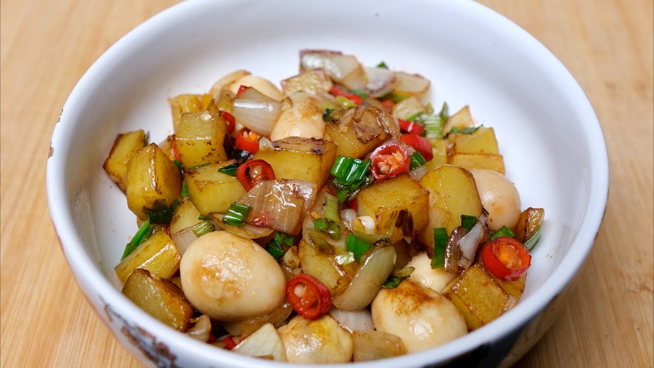 Яйца и картофель — это невероятно вкусное и питательное блюдо.
