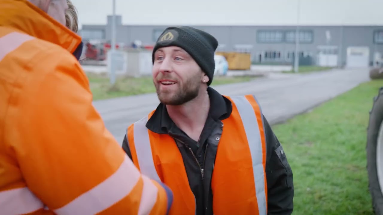 Oefening van samenwerking HHNK met loonwerkers tijdens wateroverlastoefening