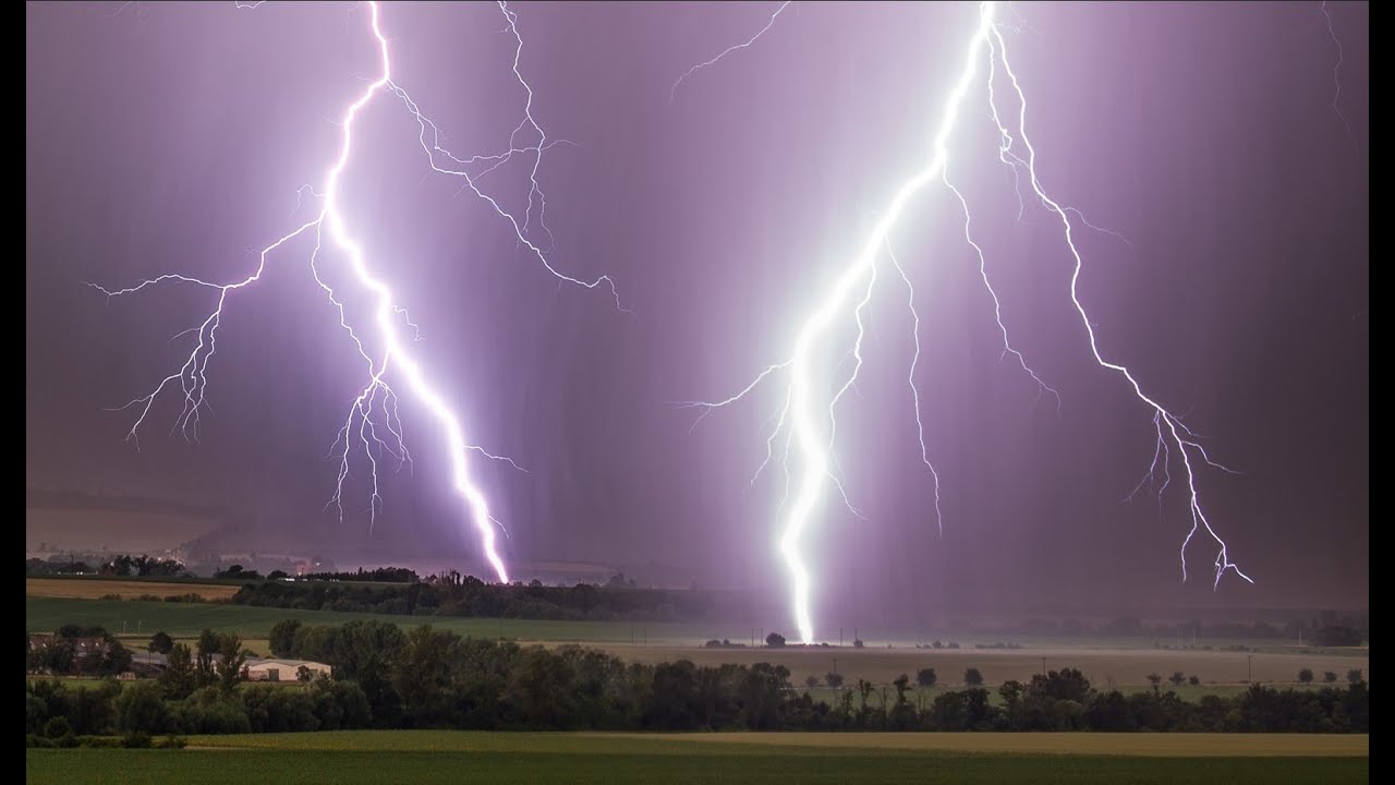 Blitzshow mit heftigen Naheinschlägen - UNWETTER - ALARM Ostdeutschland und Tschechien